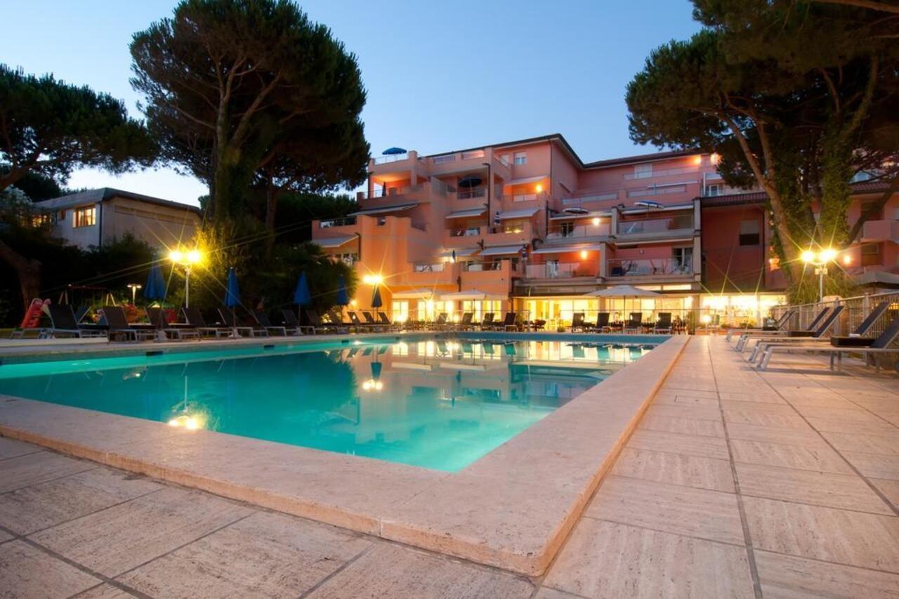 Versilia Palace Hotel Marina di Pietrasanta Exterior photo