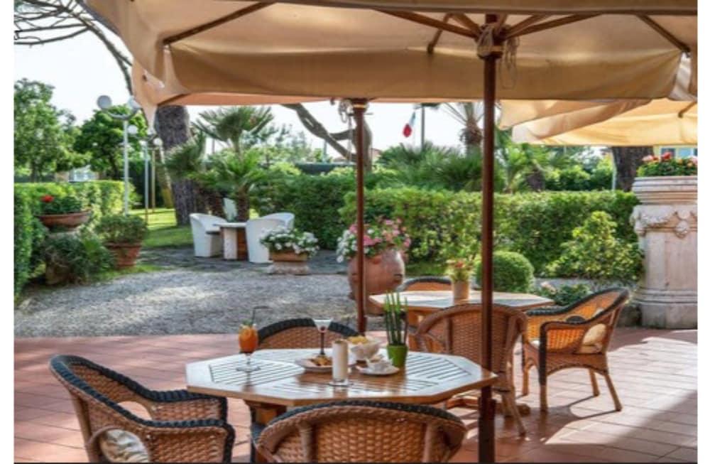 Versilia Palace Hotel Marina di Pietrasanta Exterior photo
