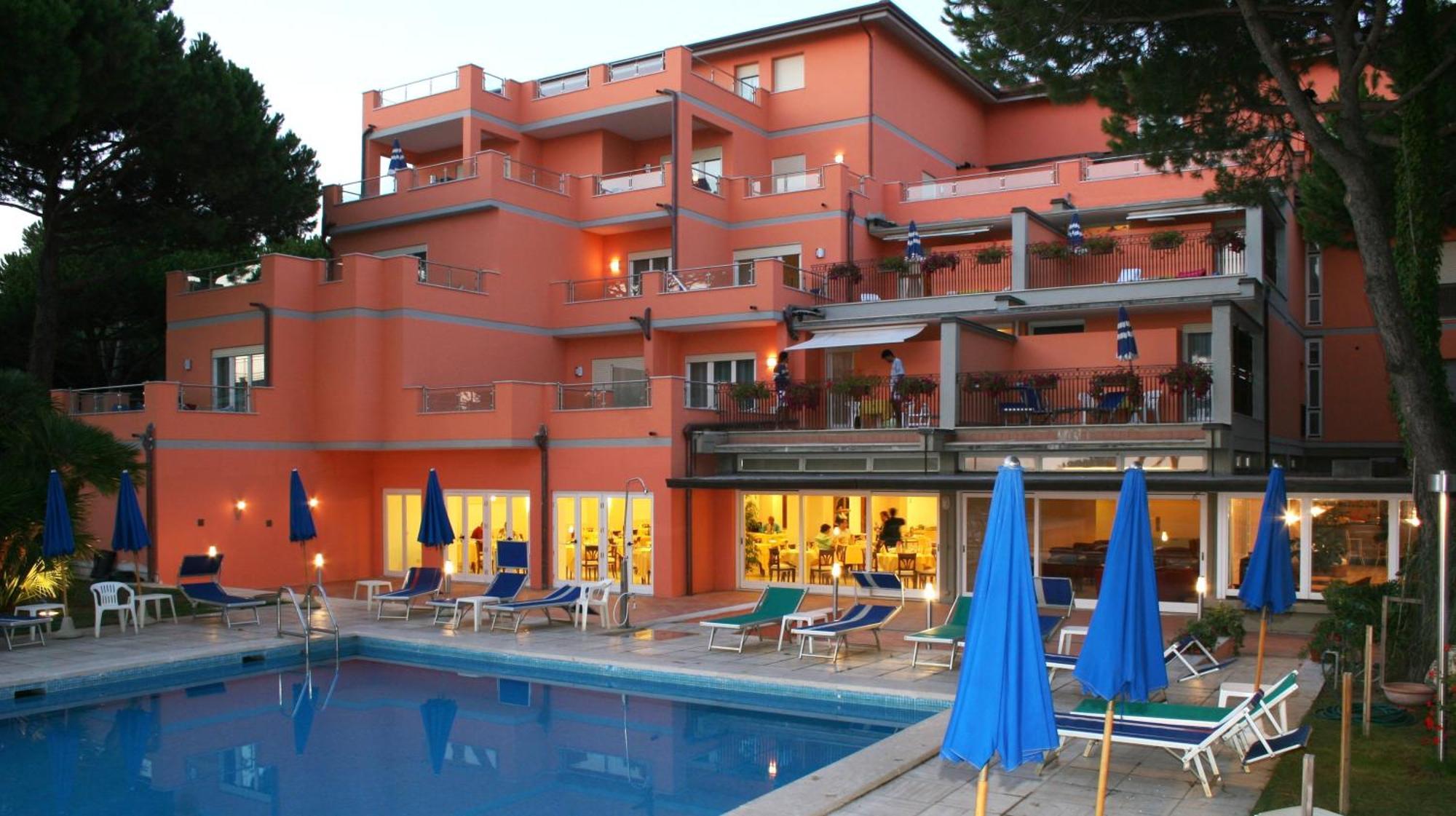 Versilia Palace Hotel Marina di Pietrasanta Exterior photo