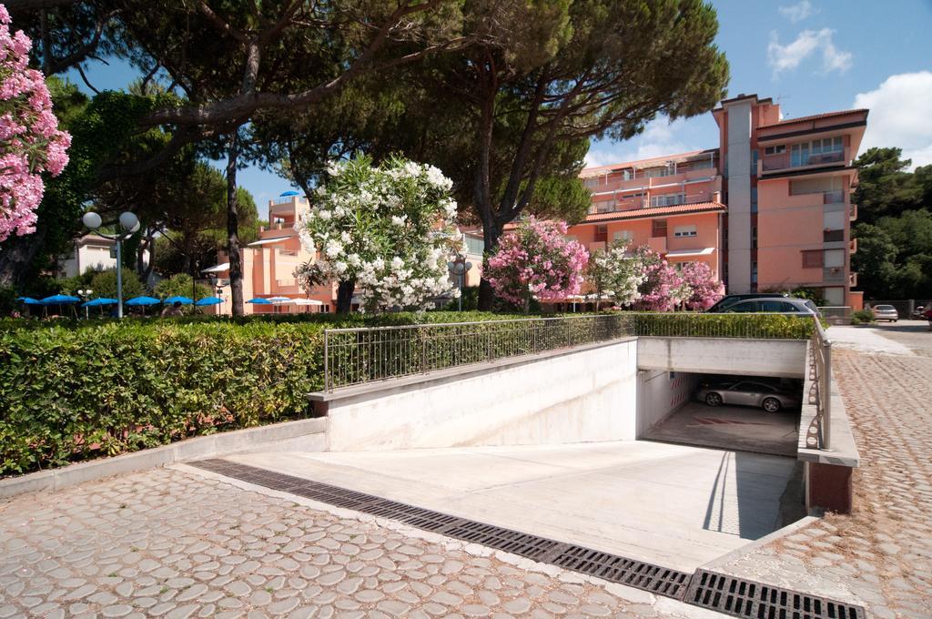Versilia Palace Hotel Marina di Pietrasanta Exterior photo