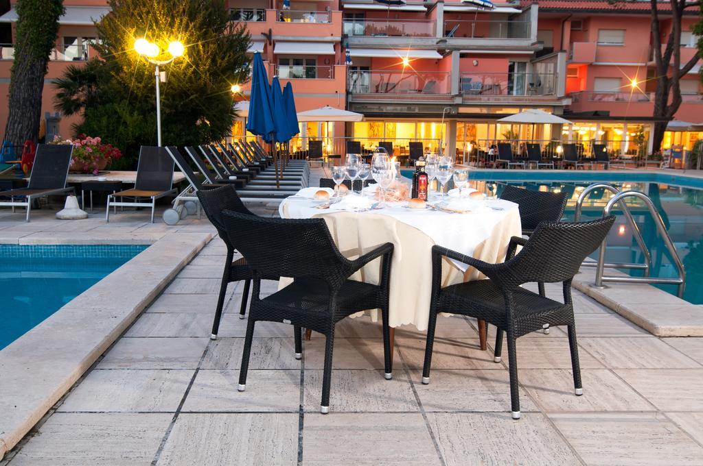Versilia Palace Hotel Marina di Pietrasanta Exterior photo